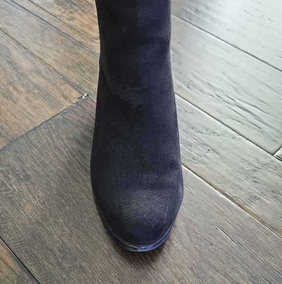 Black Faux Suede Booties Size 9 - Picture 4 of 12